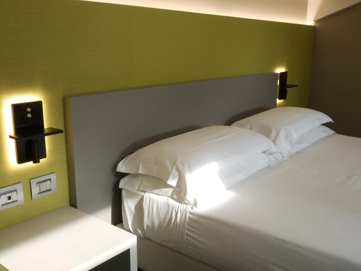 Rb Del Teatro&Apartaments Imola Luaran gambar