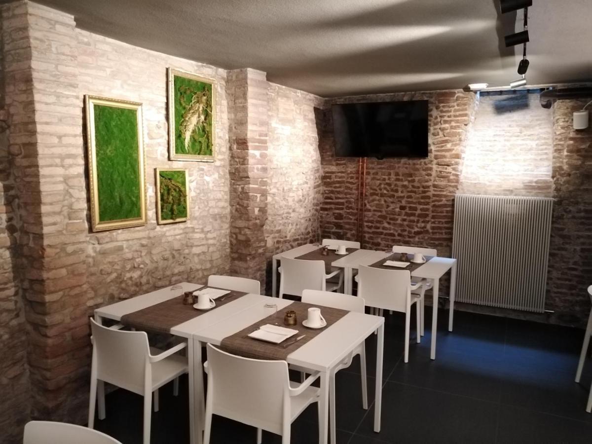Rb Del Teatro&Apartaments Imola Luaran gambar